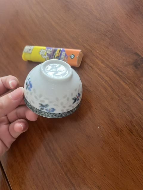古玩陶瓷粉彩花卉紋茶碗真品鑒賞圖