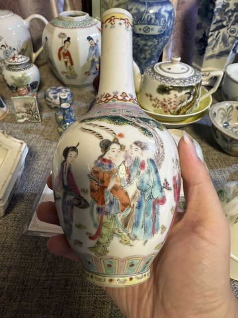 古玩陶瓷粉彩人物故事紋瓶真品鑒賞圖