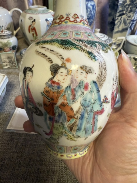 古玩陶瓷粉彩人物故事紋瓶真品鑒賞圖