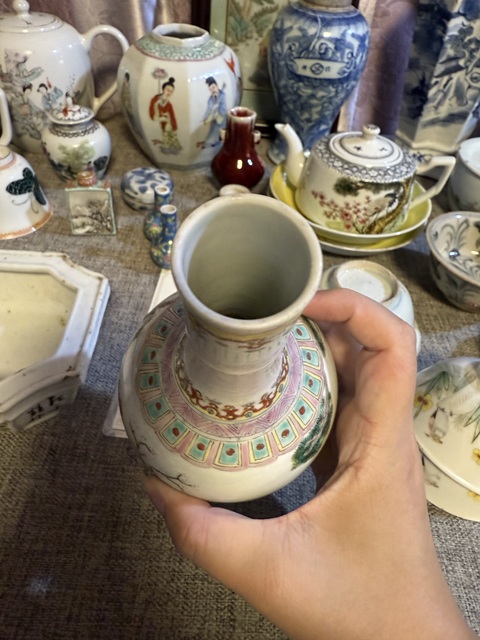 古玩陶瓷粉彩人物故事紋瓶真品鑒賞圖