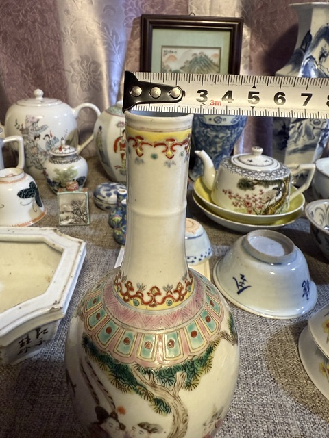 古玩陶瓷粉彩人物故事紋瓶真品鑒賞圖