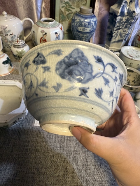 古玩陶瓷青花纏枝花卉紋碗真品鑒賞圖