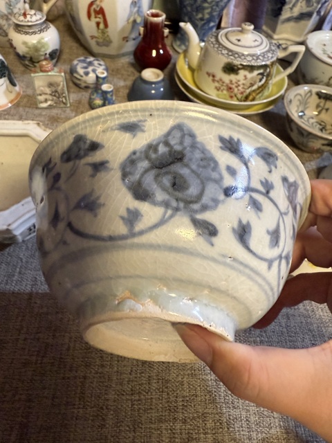 古玩陶瓷青花纏枝花卉紋碗真品鑒賞圖