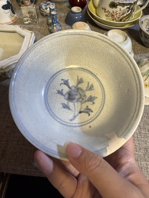 古玩陶瓷青花纏枝花卉紋碗真品鑒賞圖