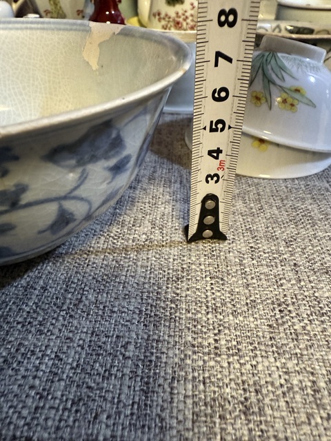 古玩陶瓷青花纏枝花卉紋碗真品鑒賞圖