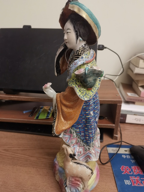 古玩陶瓷粉彩麻姑獻(xiàn)壽造像拍賣，當(dāng)前價格40元