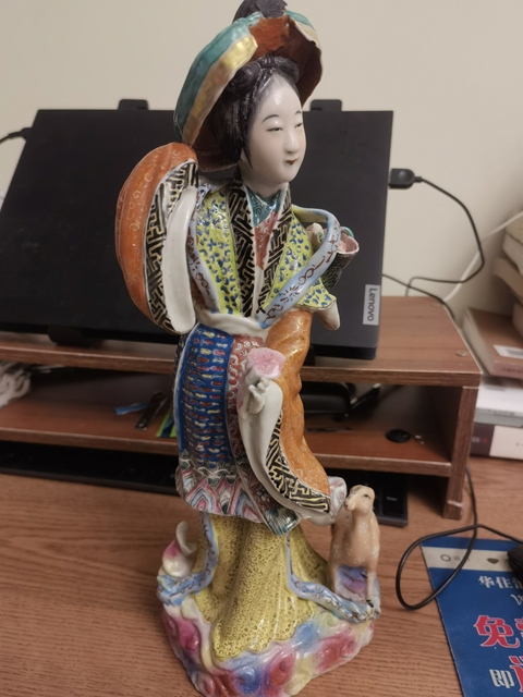 古玩陶瓷粉彩麻姑獻(xiàn)壽造像拍賣，當(dāng)前價格40元