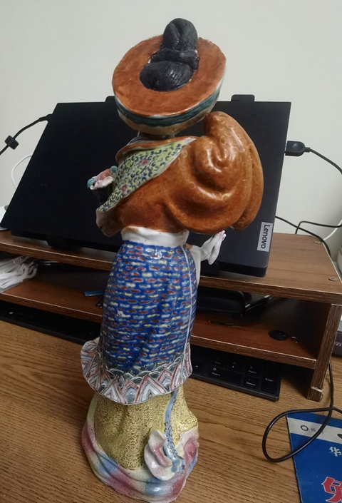 古玩陶瓷粉彩麻姑獻(xiàn)壽造像拍賣，當(dāng)前價格40元