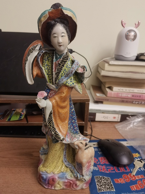 古玩陶瓷粉彩麻姑獻(xiàn)壽造像拍賣，當(dāng)前價格40元