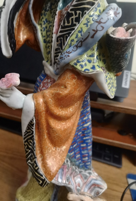 古玩陶瓷粉彩麻姑獻(xiàn)壽造像拍賣，當(dāng)前價格40元