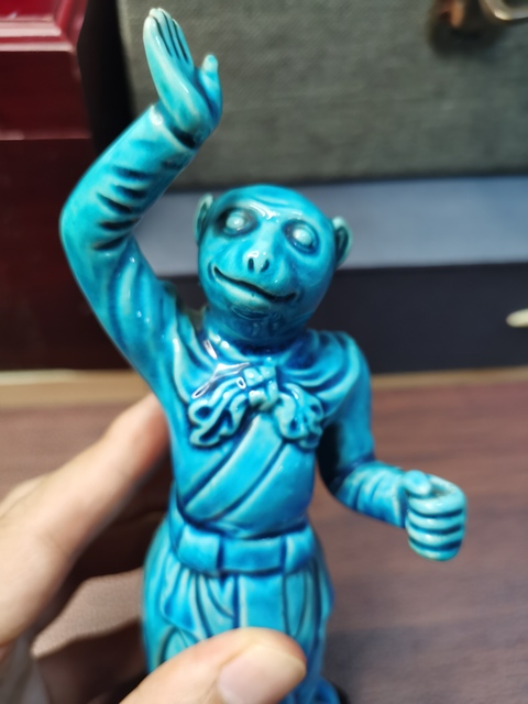 古玩陶瓷晚清 孔雀藍釉孫悟空拍賣，當前價格1500元