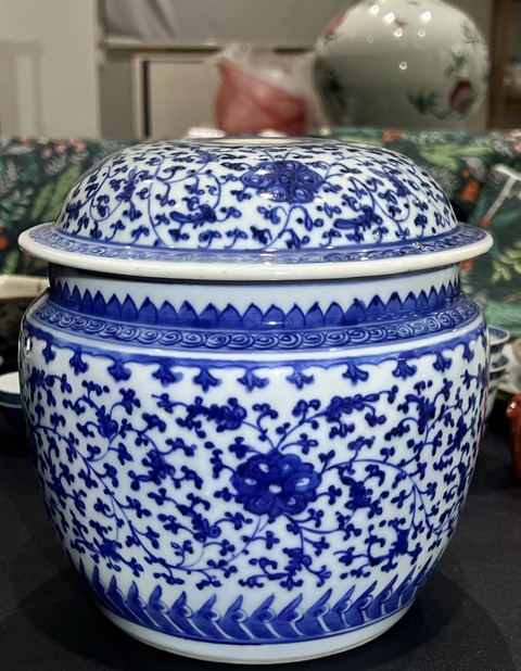 古玩陶瓷纏枝蓮粥罐真品鑒賞圖