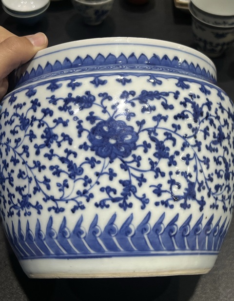 古玩陶瓷纏枝蓮粥罐真品鑒賞圖