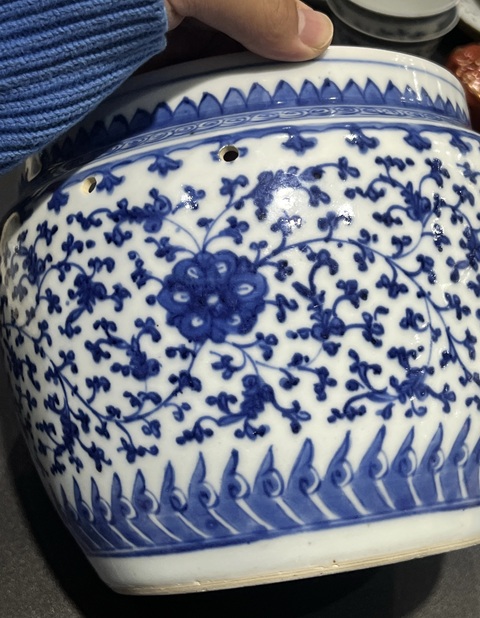 古玩陶瓷纏枝蓮粥罐真品鑒賞圖