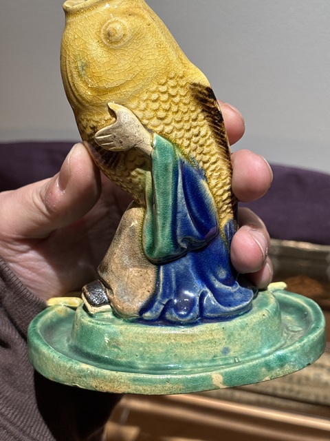 古玩陶瓷素三彩童子抱魚瓷塑真品鑒賞圖