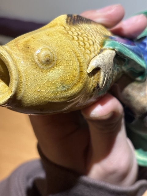 古玩陶瓷素三彩童子抱魚瓷塑真品鑒賞圖