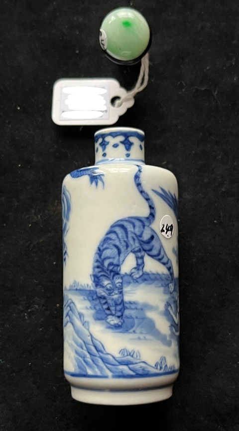 古玩陶瓷青花人物故事紋鼻煙壺，疑似復(fù)窯真品鑒賞圖