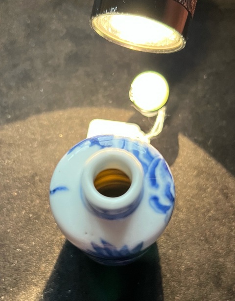 古玩陶瓷青花人物故事紋鼻煙壺，疑似復(fù)窯真品鑒賞圖