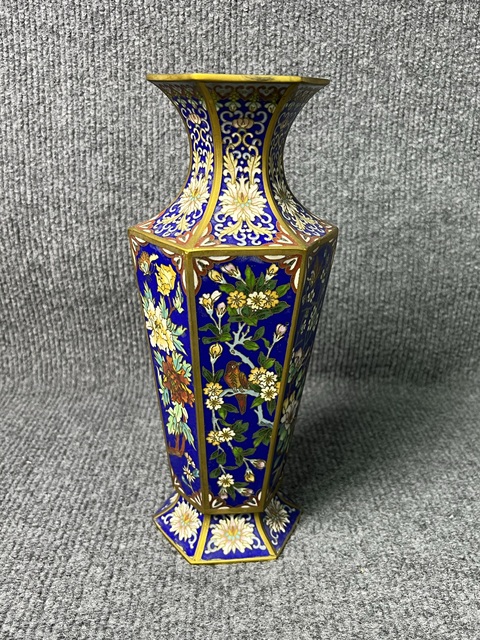 古玩雜項(xiàng)銅胎掐絲琺瑯花鳥紋六方瓶真品鑒賞圖