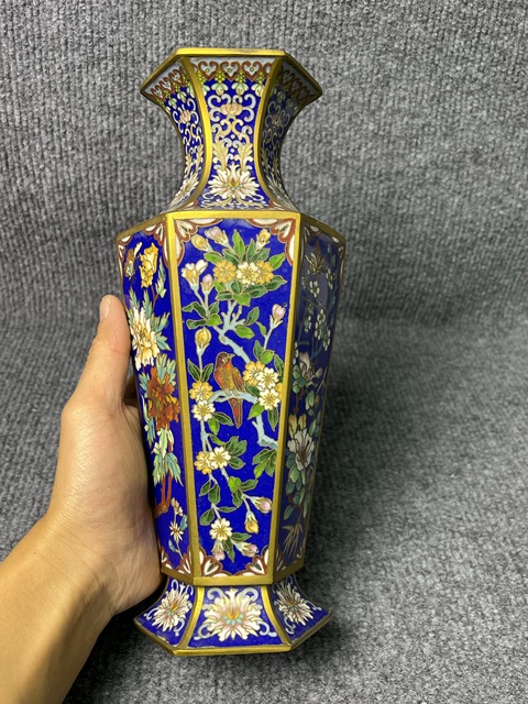 古玩雜項(xiàng)銅胎掐絲琺瑯花鳥紋六方瓶真品鑒賞圖