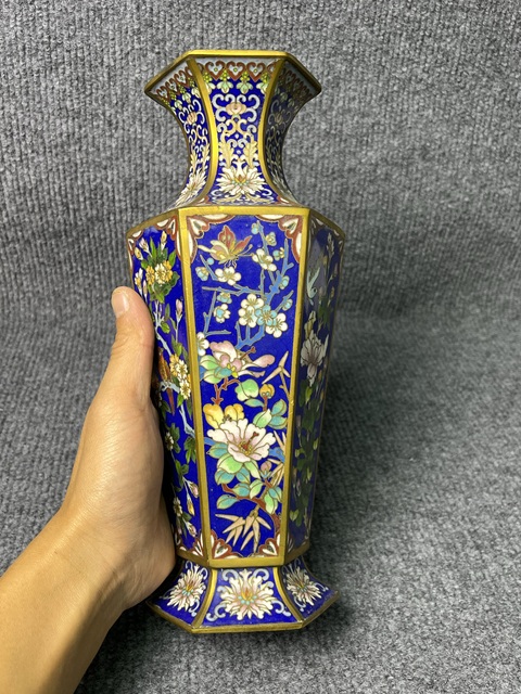 古玩雜項(xiàng)銅胎掐絲琺瑯花鳥紋六方瓶真品鑒賞圖