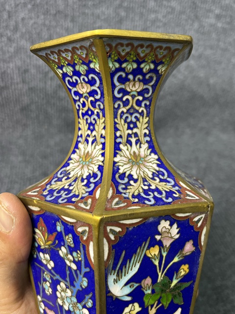 古玩雜項(xiàng)銅胎掐絲琺瑯花鳥紋六方瓶真品鑒賞圖