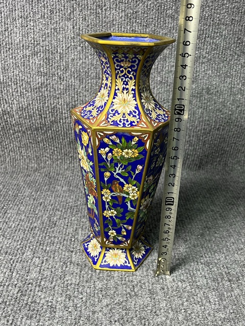 古玩雜項(xiàng)銅胎掐絲琺瑯花鳥紋六方瓶真品鑒賞圖
