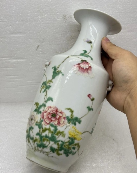 古玩陶瓷花卉紋粉彩瓶真品鑒賞圖