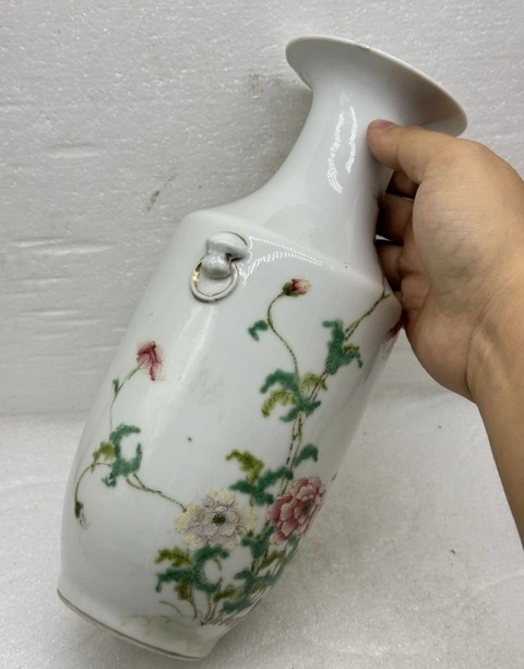 古玩陶瓷花卉紋粉彩瓶真品鑒賞圖