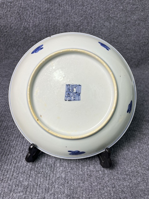 古玩陶瓷青花釉里紅云蝠紋盤真品鑒賞圖