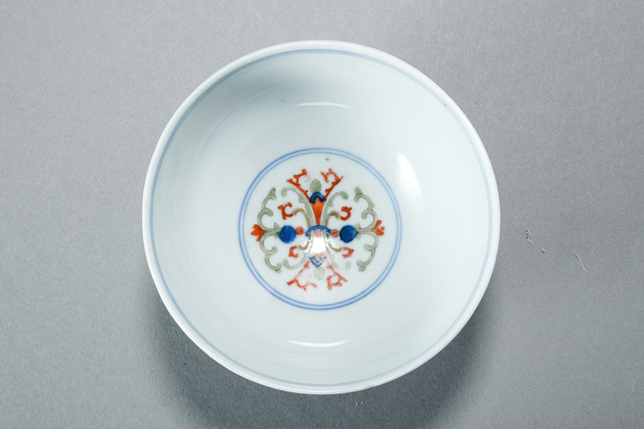 古玩陶瓷青花五彩碗真品鑒賞圖