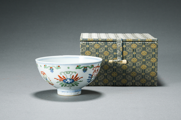 古玩陶瓷青花五彩碗真品鑒賞圖