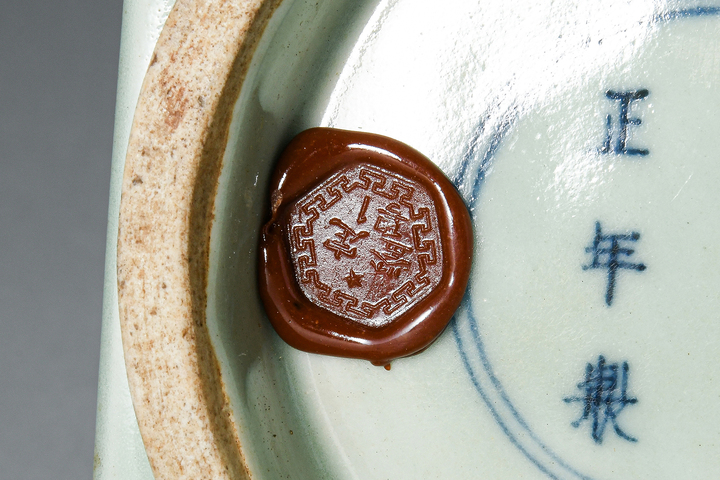 古玩陶瓷豆青釉琮式瓶真品鑒賞圖