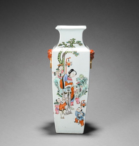 古玩陶瓷 雙鋪首三娘教子圖粉彩四方撇口瓶真品鑒賞圖