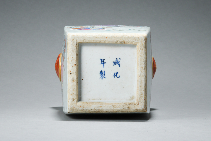 古玩陶瓷 雙鋪首三娘教子圖粉彩四方撇口瓶真品鑒賞圖