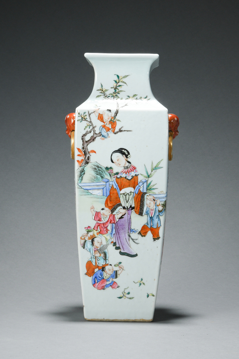 古玩陶瓷 雙鋪首三娘教子圖粉彩四方撇口瓶真品鑒賞圖