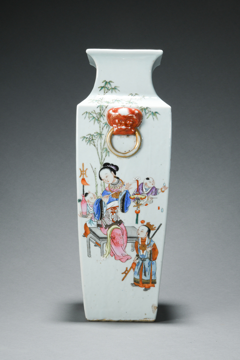 古玩陶瓷 雙鋪首三娘教子圖粉彩四方撇口瓶真品鑒賞圖