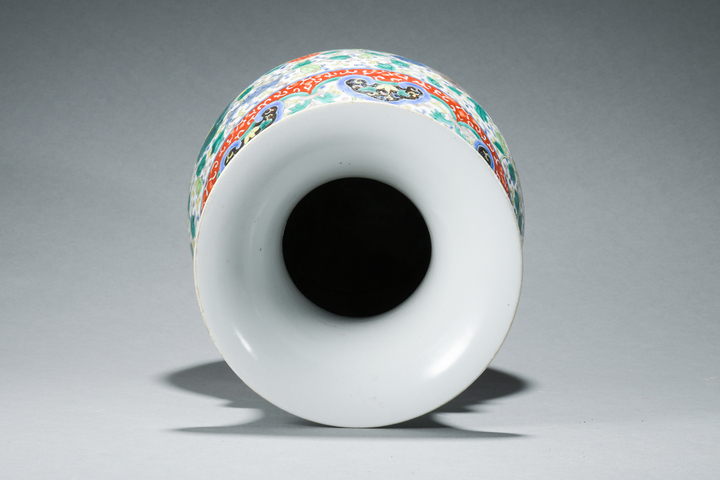 古玩陶瓷雙象鼻耳獅紋瓶真品鑒賞圖