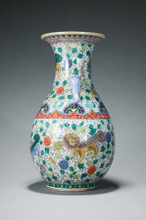 古玩陶瓷雙象鼻耳獅紋瓶真品鑒賞圖