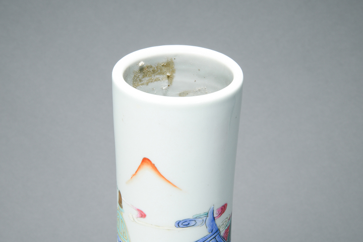 古玩陶瓷人物紋粉彩天球瓶真品鑒賞圖