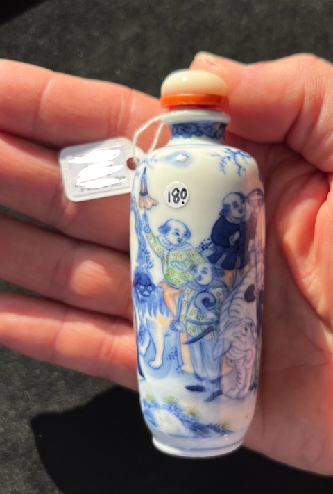 古玩陶瓷斗彩沐象圖鼻煙壺真品鑒賞圖