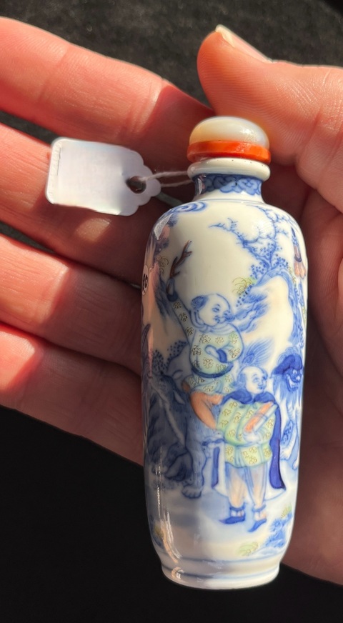 古玩陶瓷斗彩沐象圖鼻煙壺真品鑒賞圖