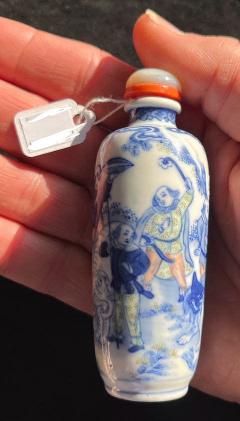 古玩陶瓷斗彩沐象圖鼻煙壺真品鑒賞圖