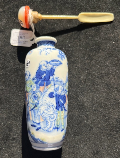 古玩陶瓷斗彩沐象圖鼻煙壺真品鑒賞圖