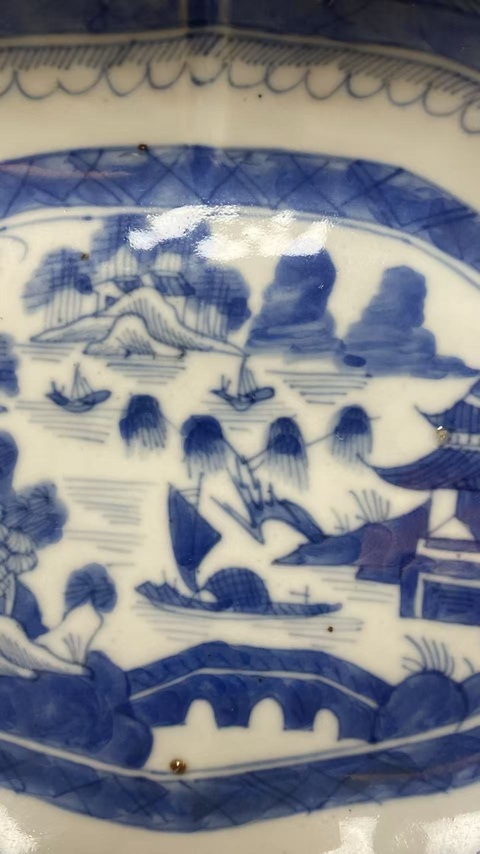 古玩陶瓷青花風(fēng)景紋花口盤真品鑒賞圖