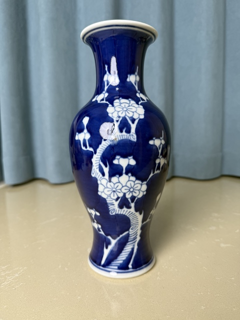 古玩陶瓷解放初期 青花留白冰梅圖觀音瓶拍賣，當(dāng)前價格350元