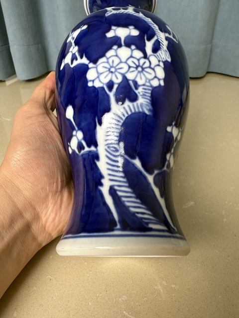 古玩陶瓷解放初期 青花留白冰梅圖觀音瓶拍賣，當(dāng)前價格350元