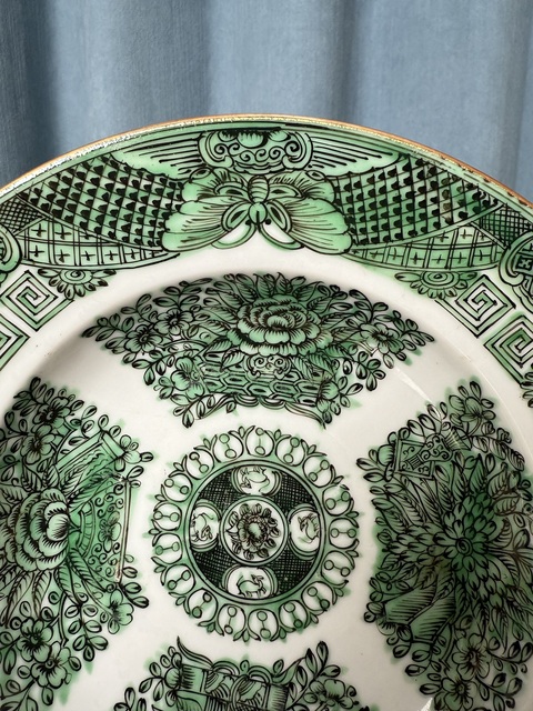 古玩陶瓷晚清民國 廣彩花蝶紋盤真品鑒賞圖