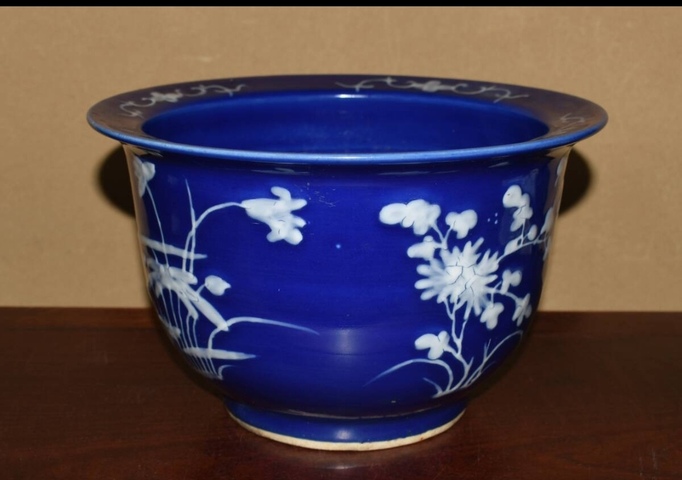 古玩陶瓷藍釉玻璃白花卉紋花盆真品鑒賞圖