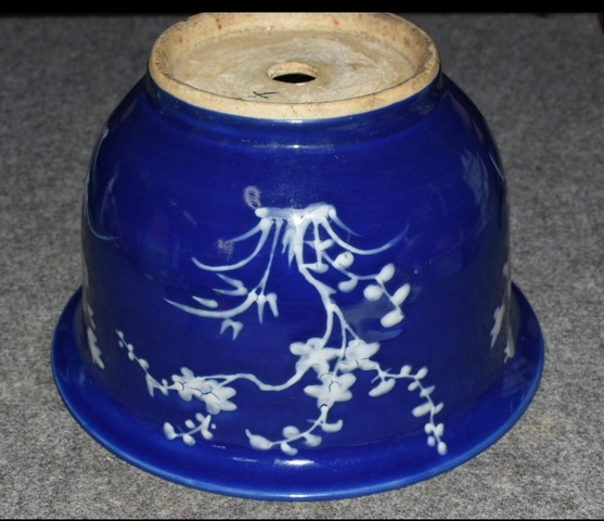 古玩陶瓷藍釉玻璃白花卉紋花盆真品鑒賞圖